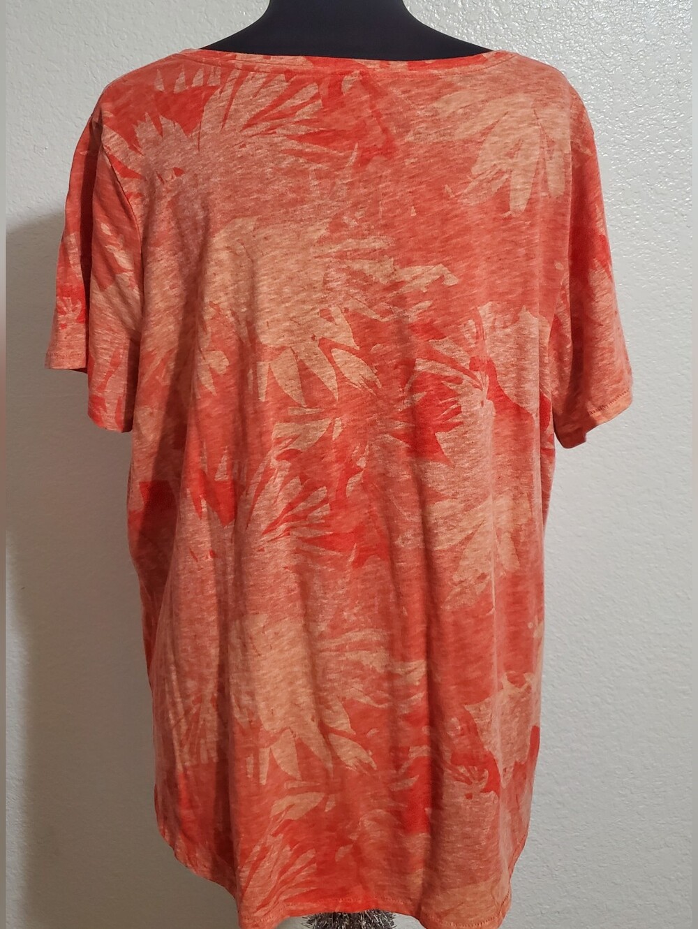 EVRI Women's V-Neck Short Sleeve Tee Tropical Print - Picture 3 of 4